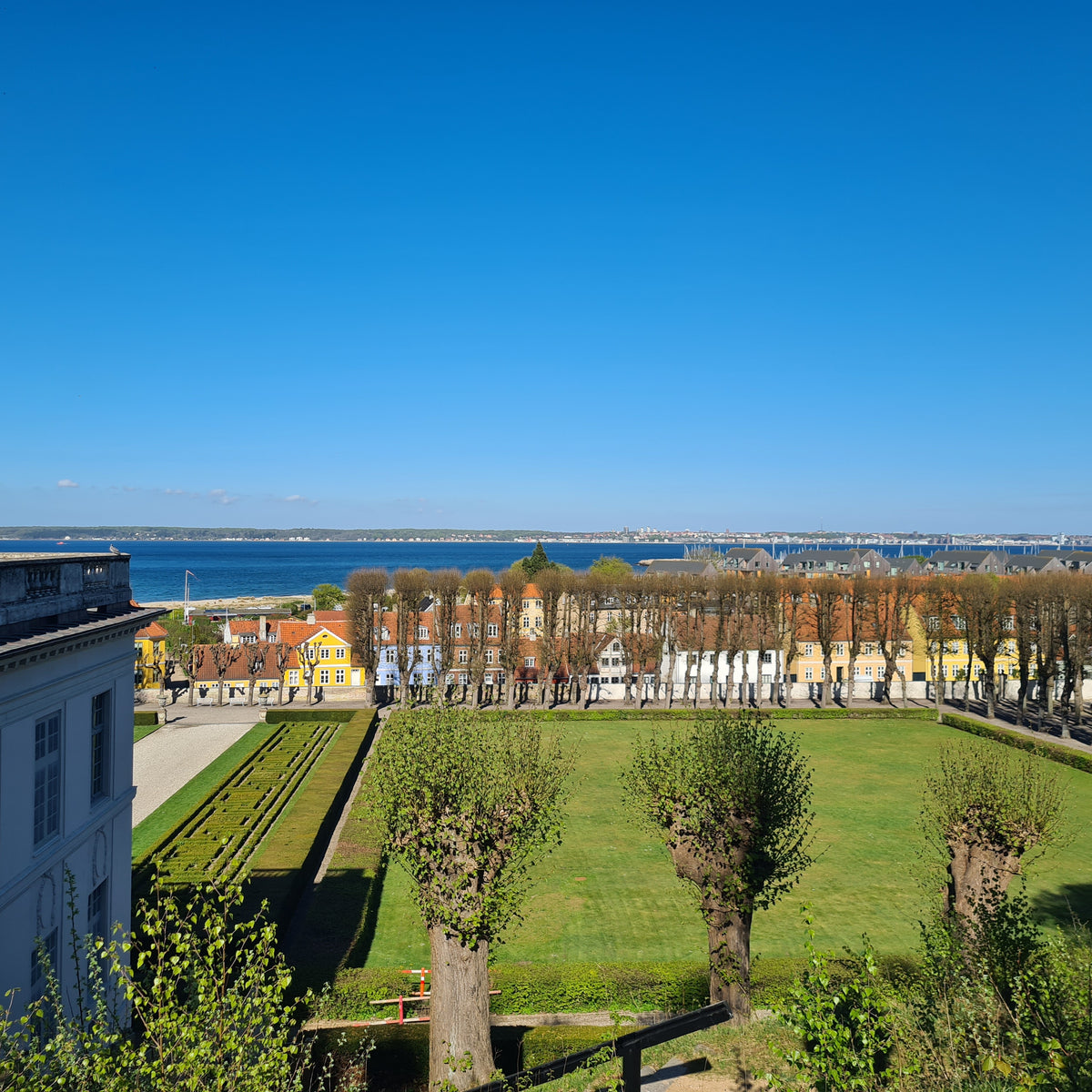 Guided tour – The town, the castle, and the hidden garden story Sunday, October 4, 2026